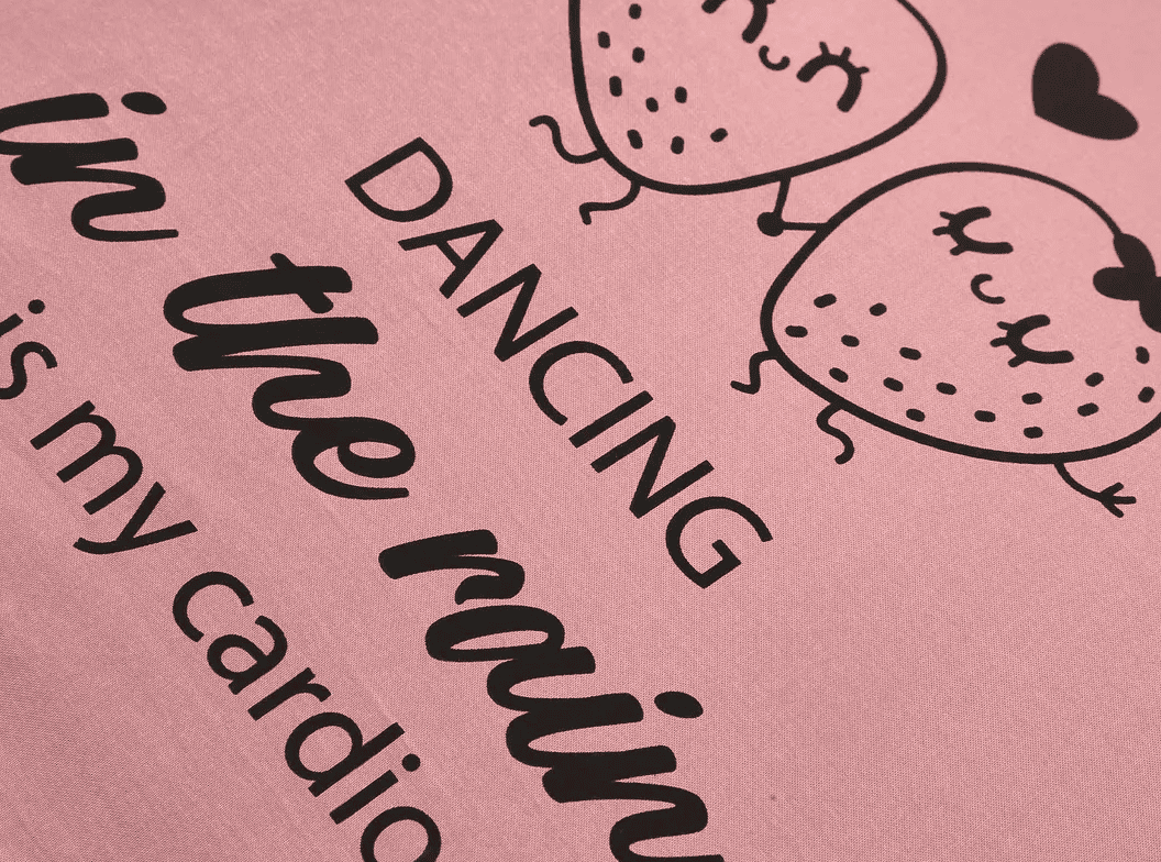 Paraguas plegable rosa – Dancing in the rain is my cardio